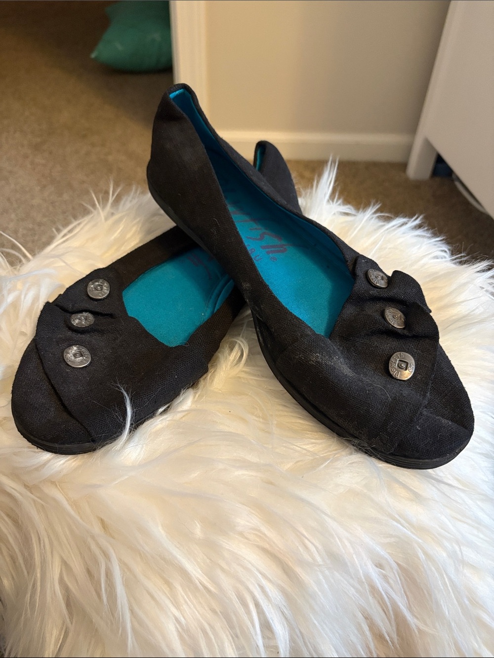 Women's Black Button-Accent Ballet Flats